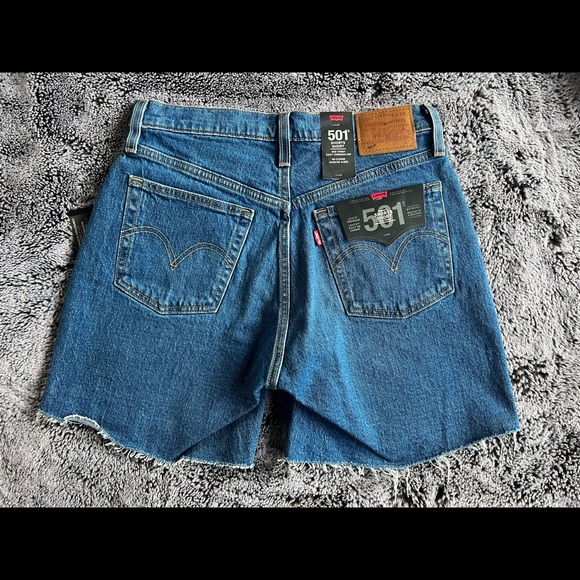 NWT Levi’s Mid Thigh Shorts- Charleston Various Sizes - Picture 3 of 4